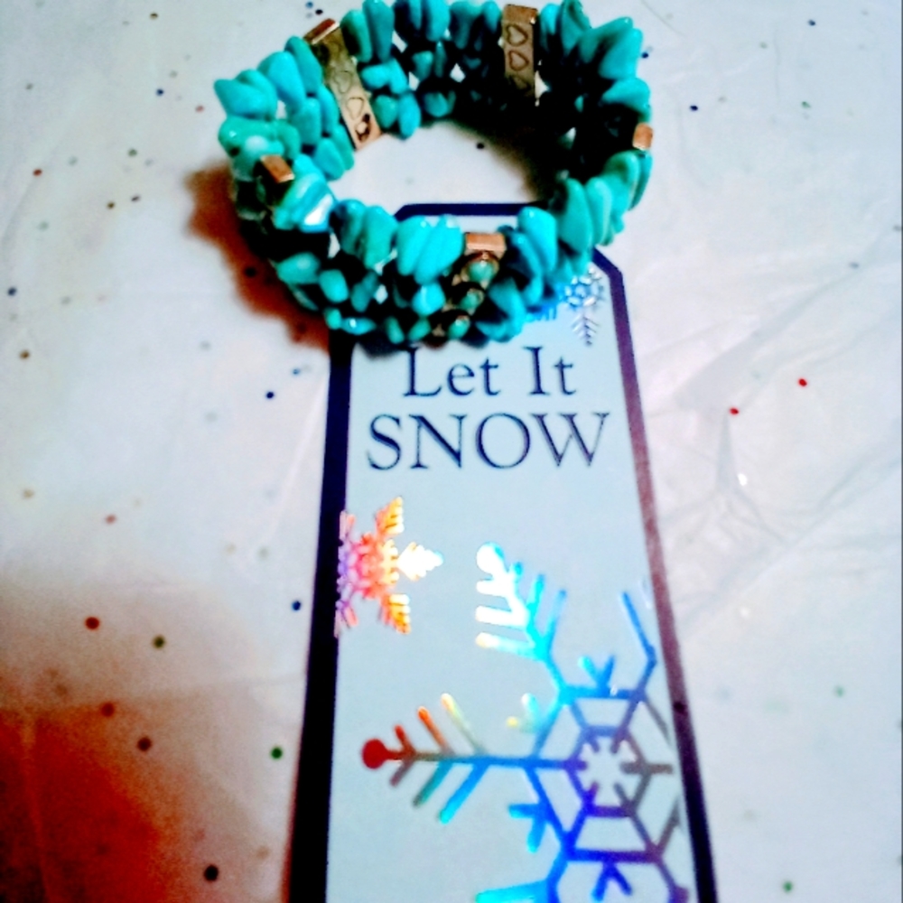 Simulated turquoise stretch beaded bracelet